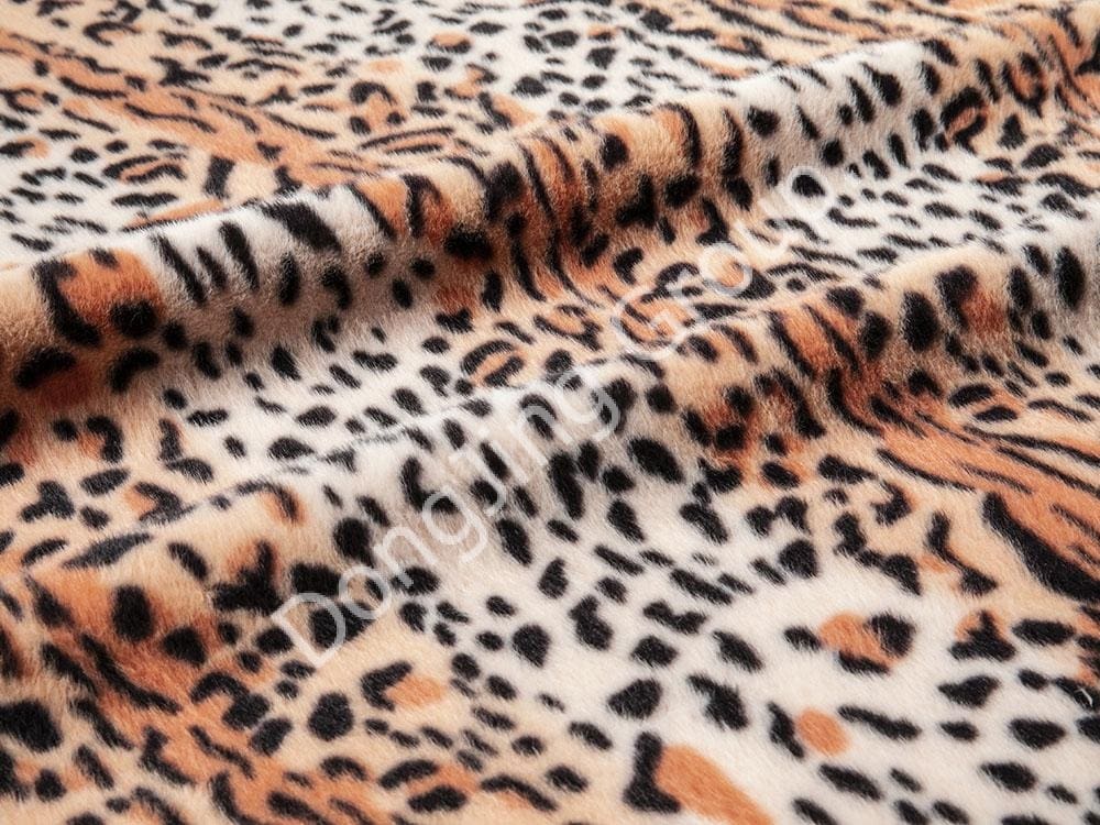 9KT0303-نقاشی پلنگی با رنگ صورتی faux fur fabric